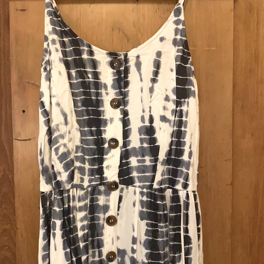 Cute tie-dye summer dress! 🌞👒👗